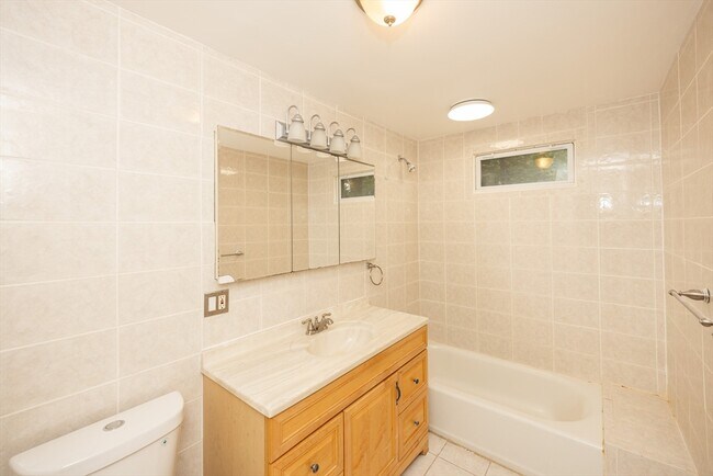 Building Photo - 51 S Lenox St