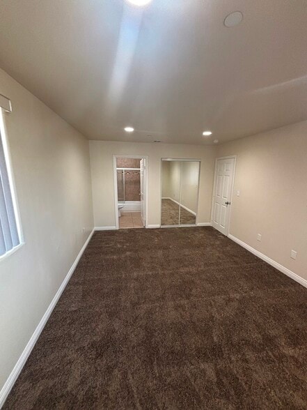 Building Photo - 203 E 109th Pl