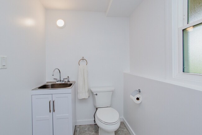 Building Photo - 815 Concord Cove