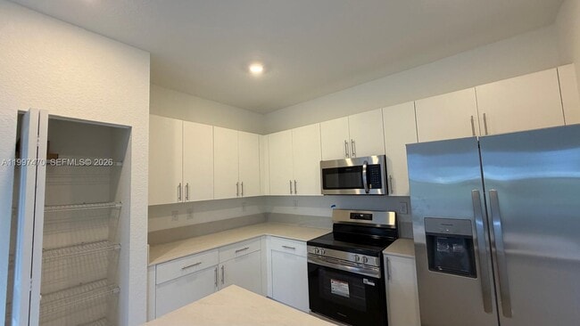 Building Photo - 1077 SE 2nd St