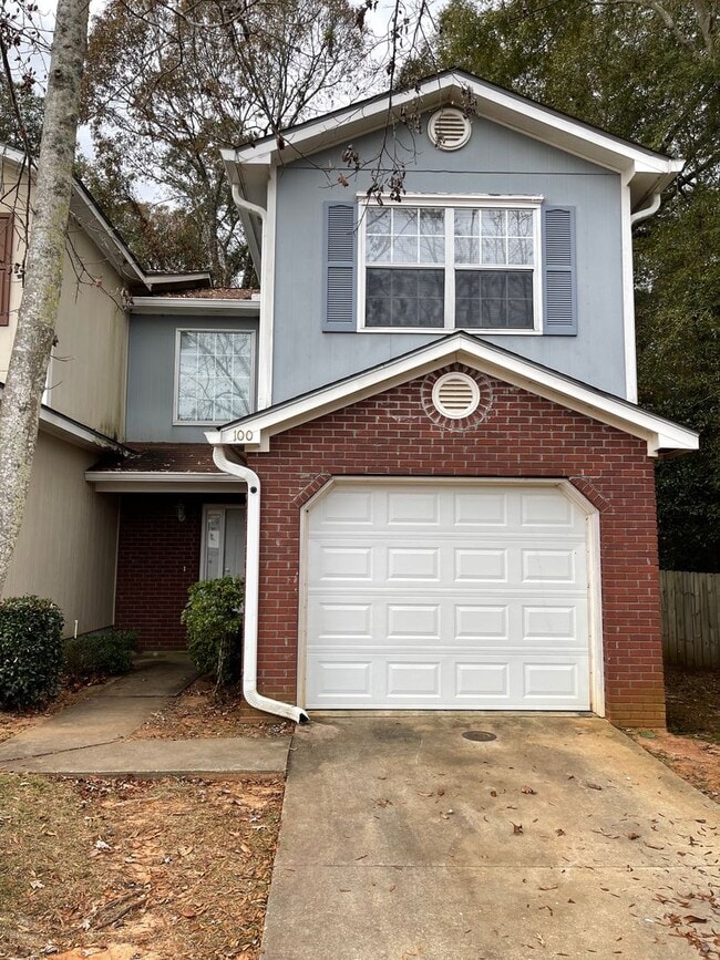 Building Photo - Foxchase Subdivision - End Unit!
