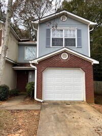 Building Photo - Foxchase Subdivision - End Unit!