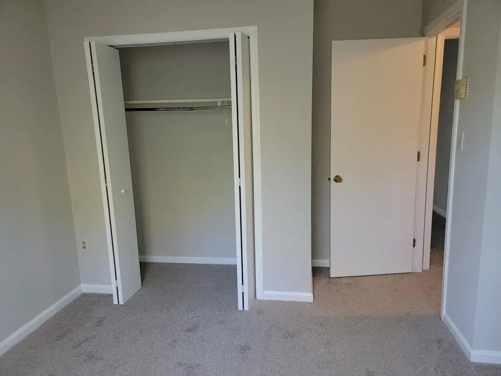 Building Photo - 694 S Cedar St