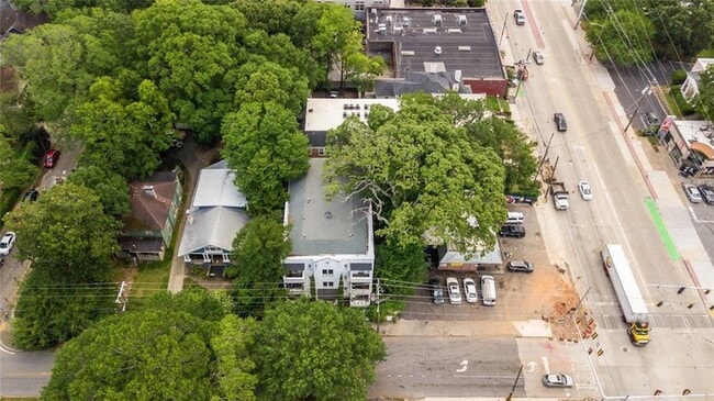 Building Photo - 517 E Ave NE