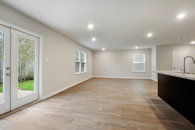 Building Photo - 2113 Toulouse St
