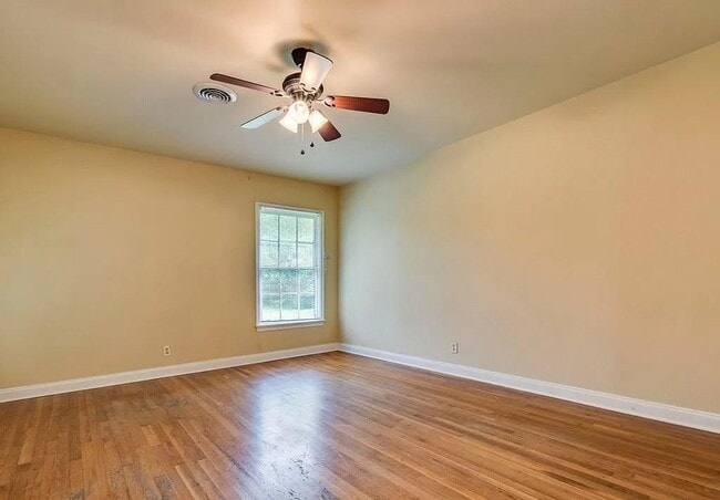 Building Photo - 4902 Valley Oak Dr