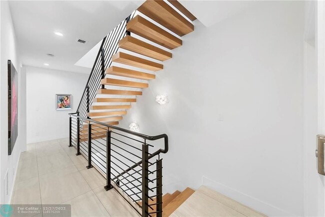 Building Photo - 1212 NE 1st St