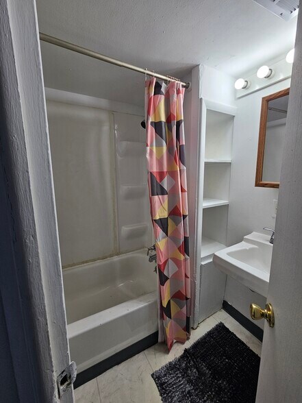 Building Photo - 413 W Vine St