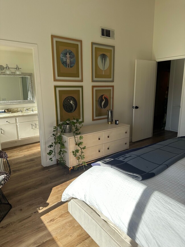 Building Photo - 303 Esplanade