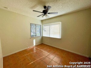 Building Photo - 5959 Oak Run St