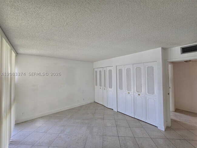Building Photo - 16919 N Bay Rd