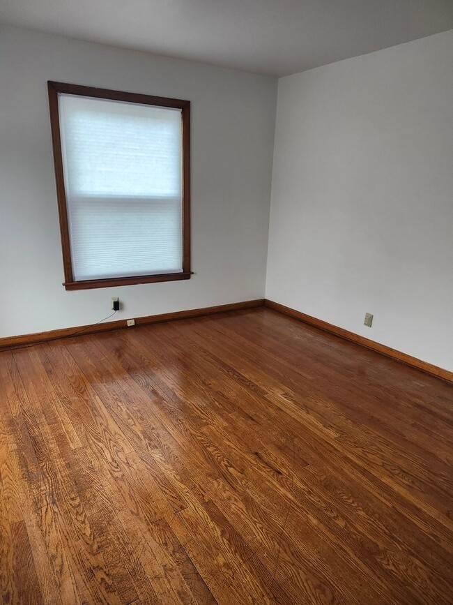 Building Photo - Single family home in great neighborhood!