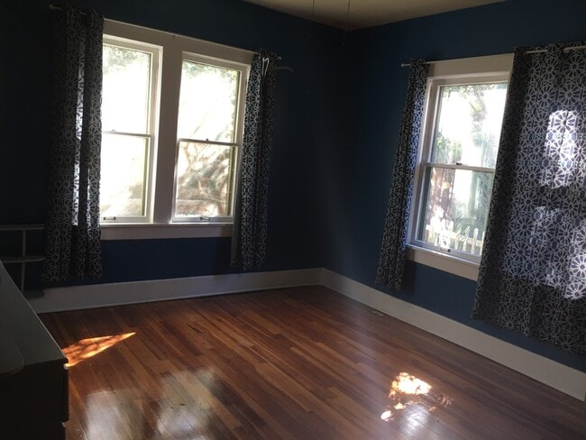 Building Photo - NOT AVAILABLE FOR SHOWING UNTIL MID MAY Home with Beautiful Tuscawilla Park as your yard.