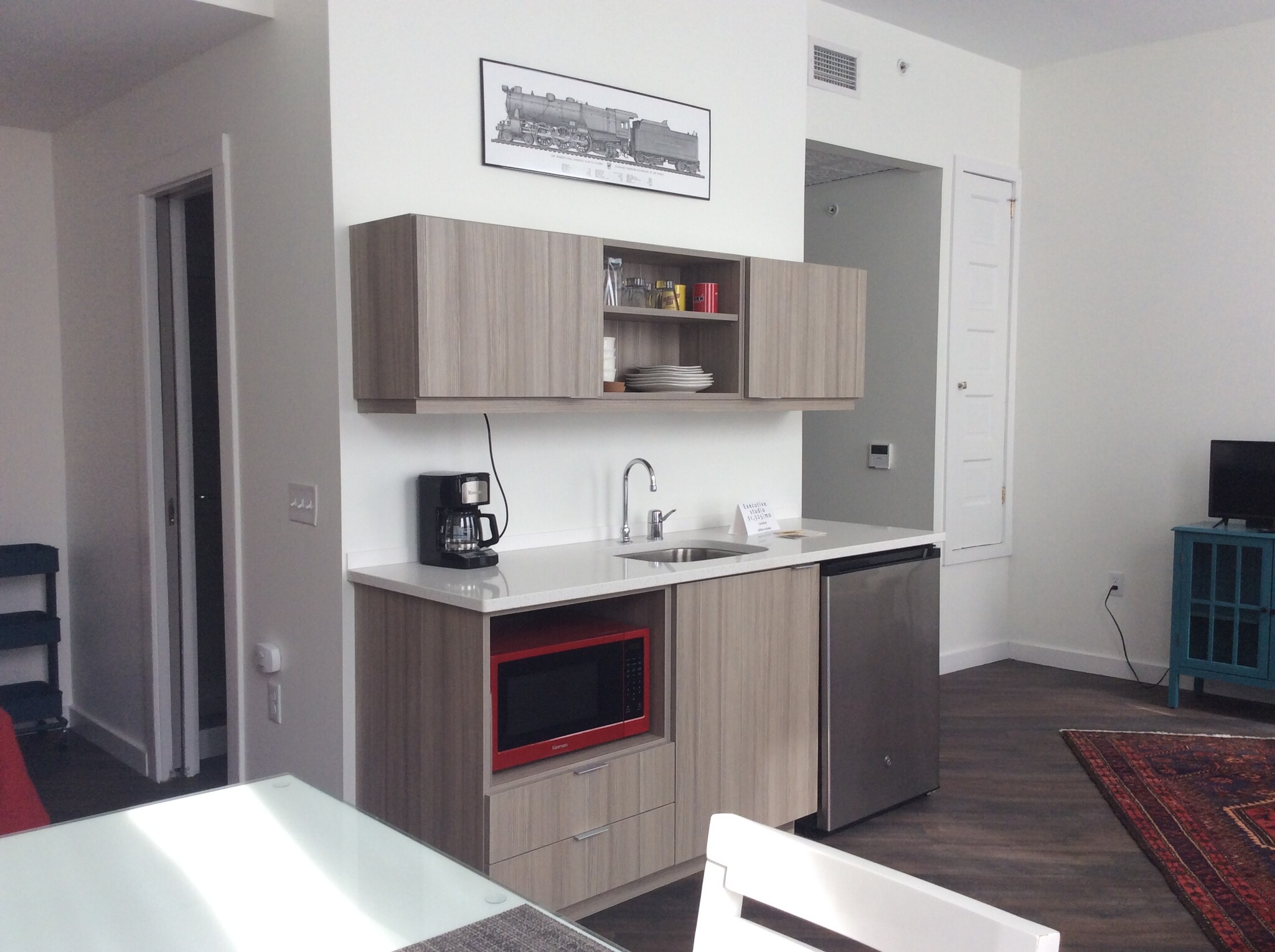 Kitchenette includes a sink, microwave oven, and under counter refrigerator - 818 12th St