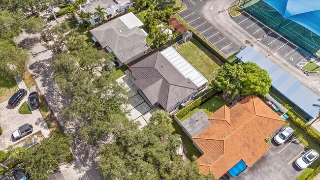 Building Photo - 308 S 26th Ave