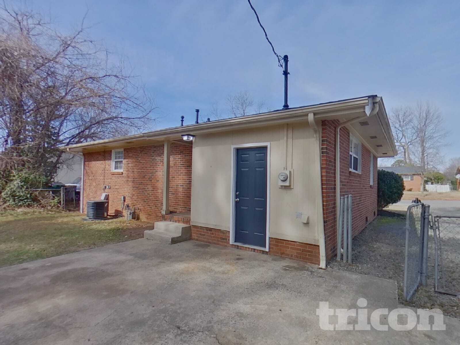 Building Photo - 4300 Oak Forest Dr