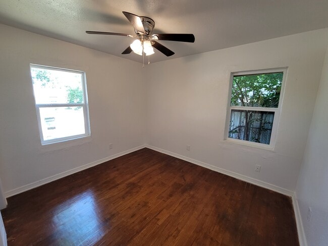 Building Photo - 1108 Hickory Ln