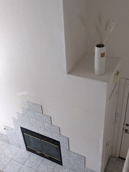 Building Photo - 701 Capri Dr