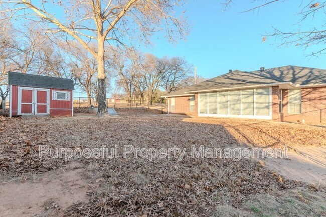 Building Photo - 607 Bob White Dr