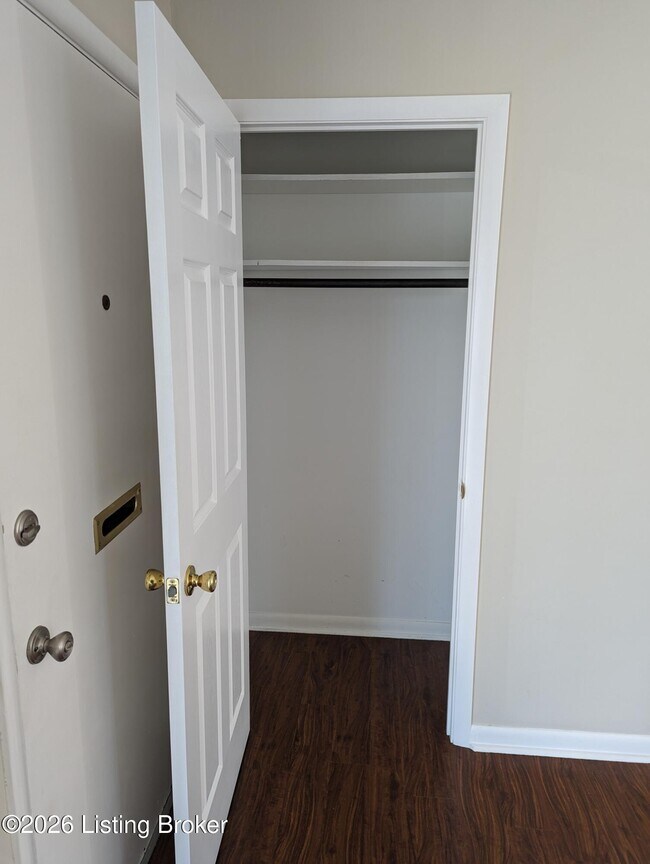 Building Photo - 1701 Brentmoor Ln