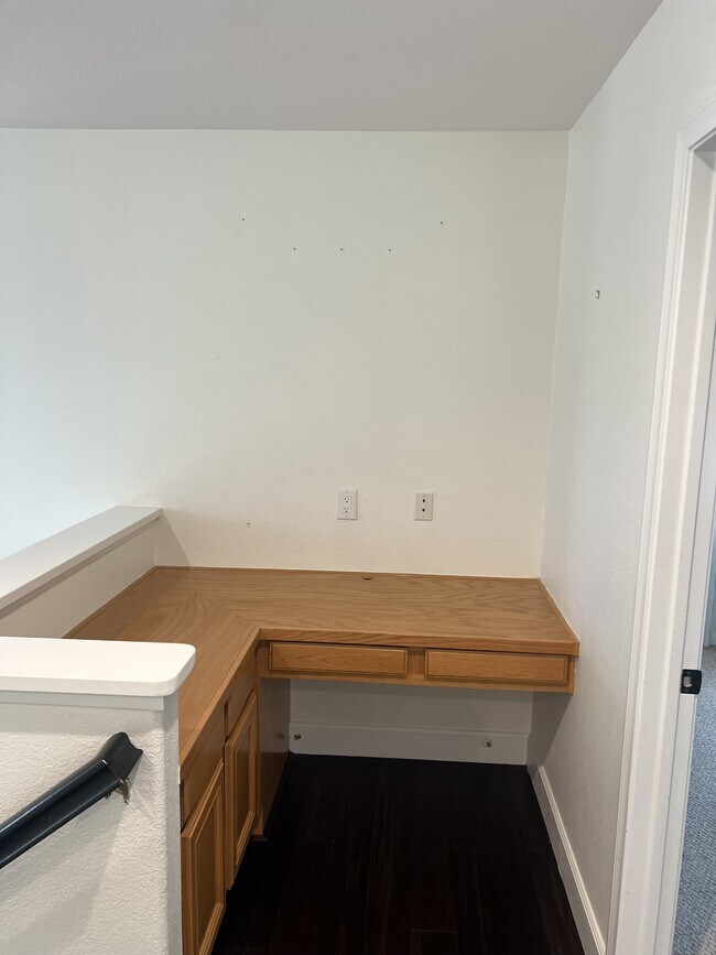 Building Photo - 31495 Sunningdale Dr