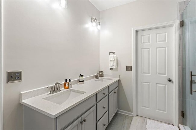 Building Photo - 4324 Laurel Creek Ct SE