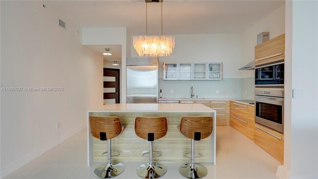 Building Photo - 2020 N Bayshore Dr