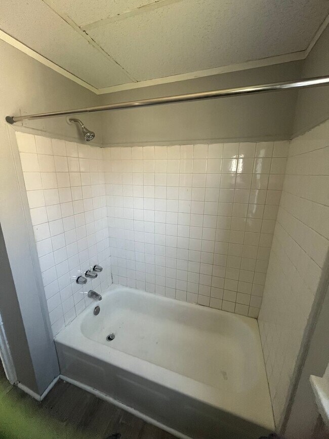 Building Photo - 142-144 Bowman St