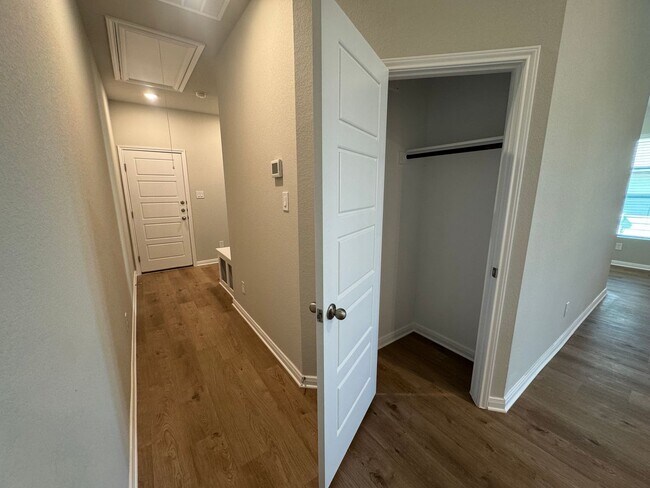 Building Photo - Stunning 4x3 Luxury Duplex in Buda, TX!