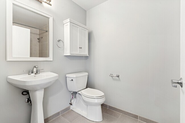 Building Photo - 6 S Laflin St