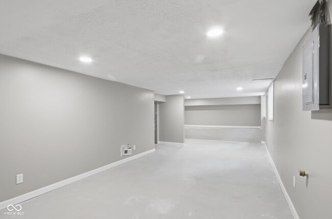Building Photo - 3136 E Edgewood Ave