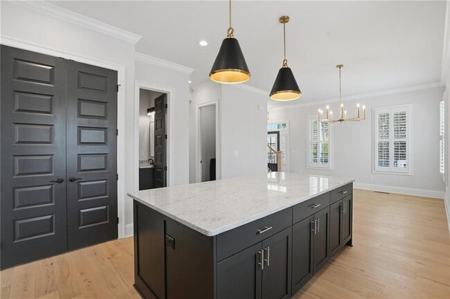 Building Photo - 1254 Six Sisters St