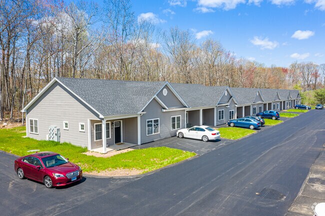 Building Photo - 37-43 Hunter's Ln
