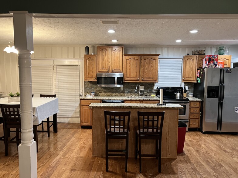 Shared Kitchen - 3330 Linda Dr