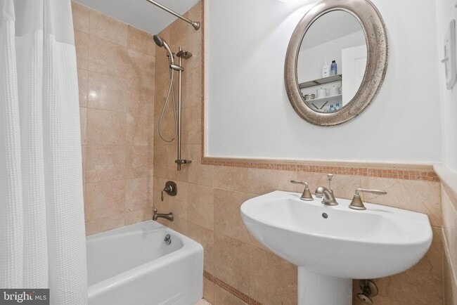 Building Photo - 400 S Lee St