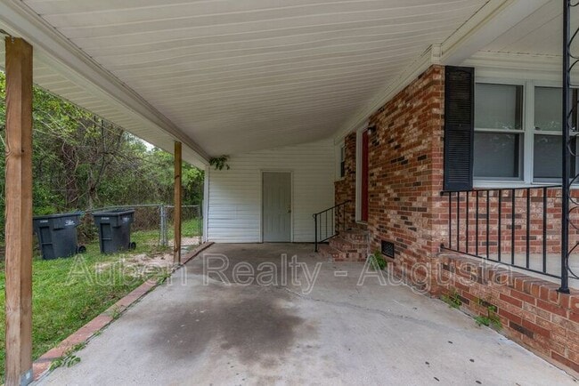 Building Photo - 2416 Barton Chapel Rd