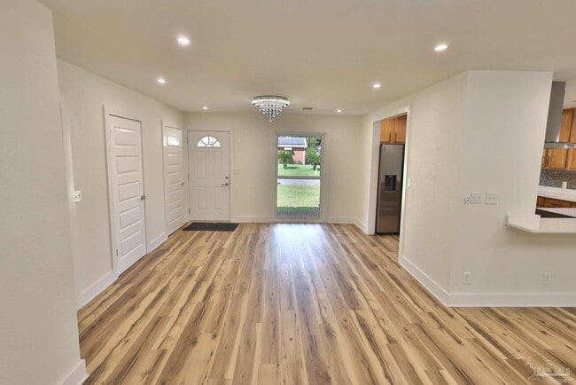 Building Photo - 3795 Summer Dr