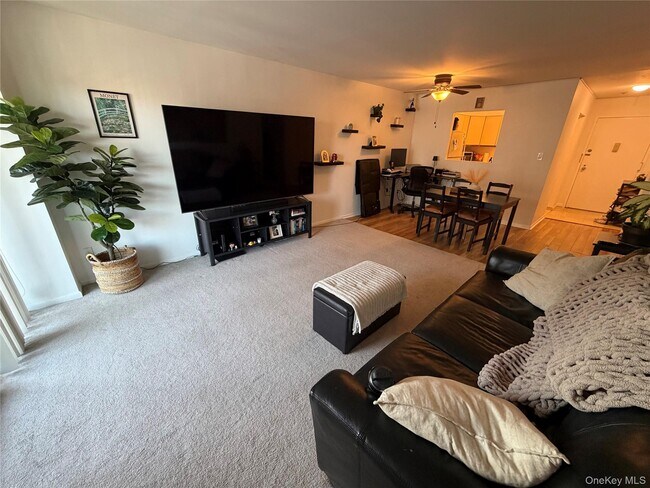 Building Photo - 360 Shore Rd