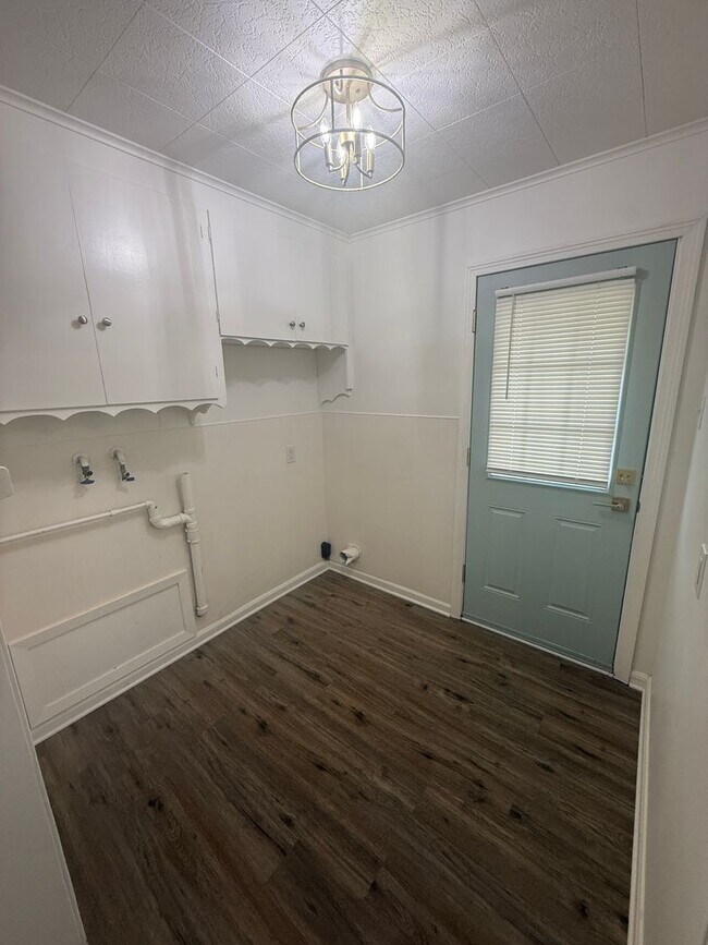 Building Photo - Cozy 3 bedroom, 2 bathroom home in Lake Charles