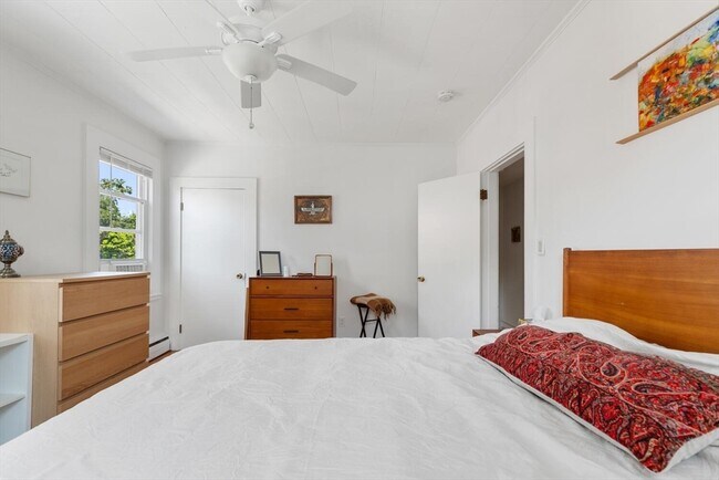 Building Photo - 17 Holworthy Pl