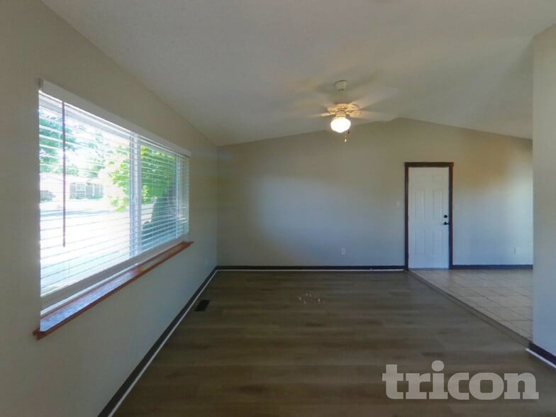 Building Photo - 7325 Woodstock St