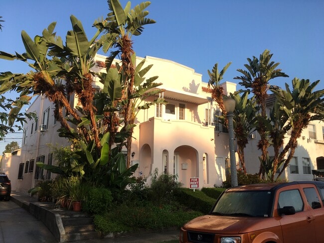 Front - 507 N Norton Ave