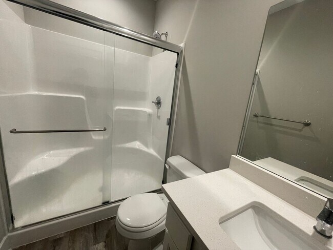 Building Photo - 16283/85 Ike Ct