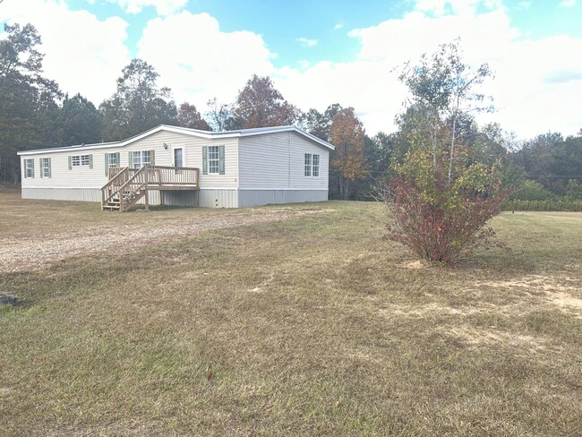 Building Photo - Large Newly Remodeled Home