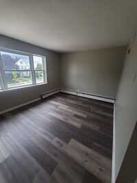 Building Photo - 7708 W National Ave 16 unit