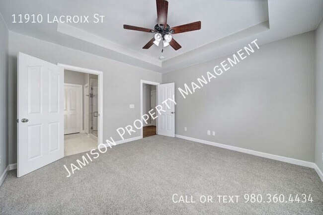 Building Photo - 11910 Lacroix St