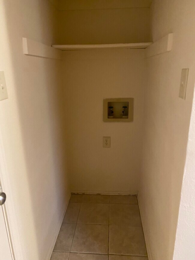 Building Photo - 201 Brook Cir