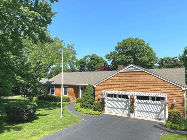 Building Photo - 795 Oyster Ponds Ln