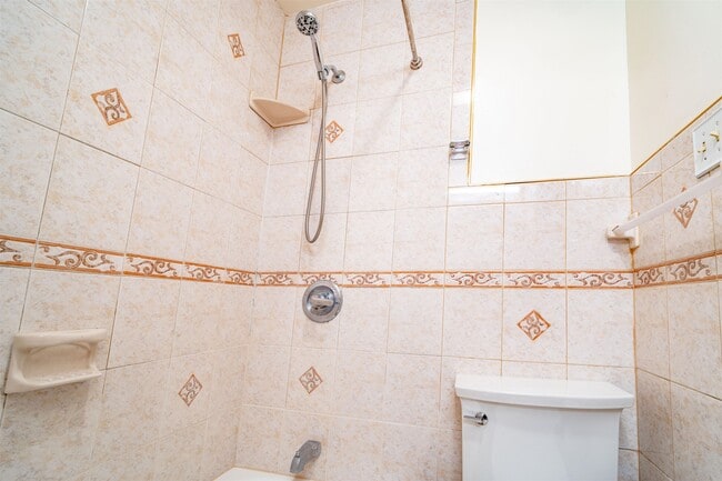 Building Photo - 724 17th St