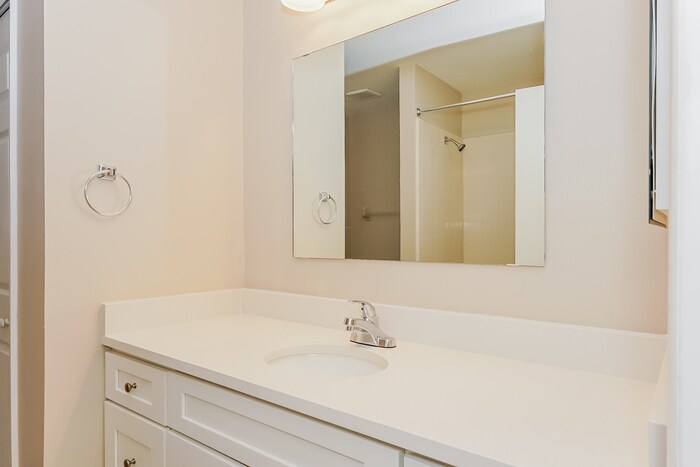 Building Photo - 2065 E Gloria Dr